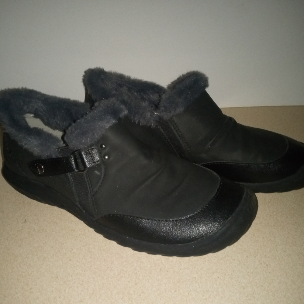 Women's Black Fur-Lined Shoes Sz6